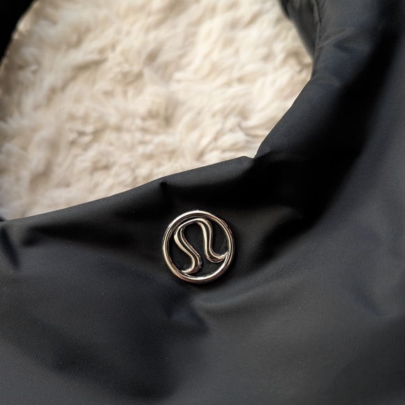 Black Lululemon 4L Mini Shoulder Bag - Picture 2 of 14